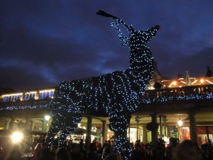 800px-Covent_Garden_Christmas_decorations_2011